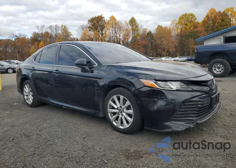 2019 Toyota Camry L z USA, uszkodzony, nr VIN 4T1B11HK2KU234276